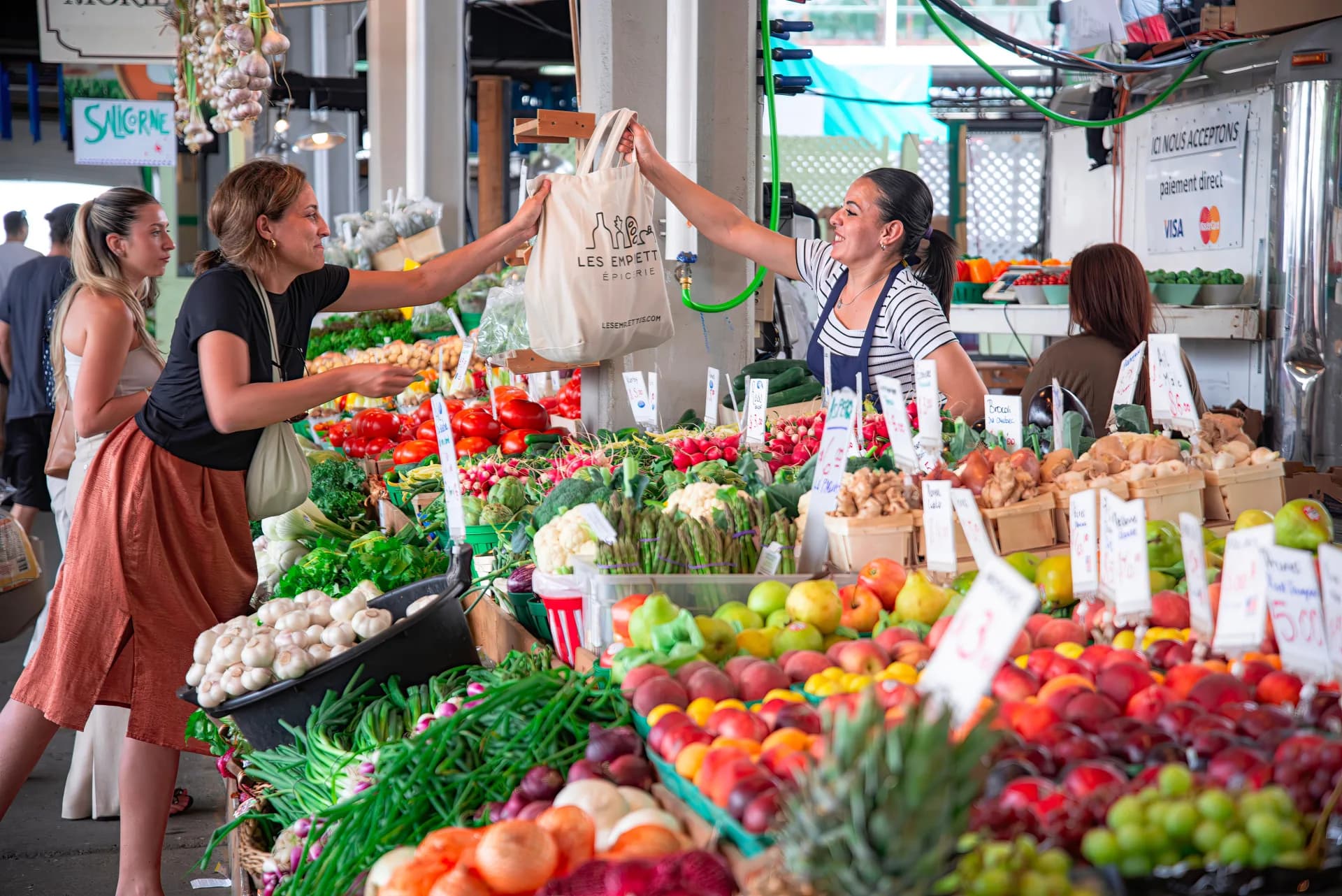 Farmers market scene